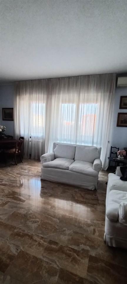 Квартира с 4 комнатами в Ро, Италия № 162303