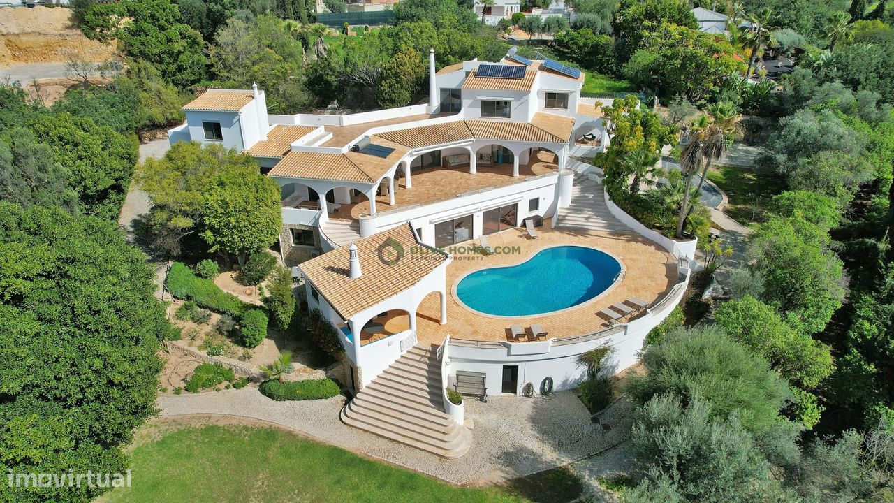 6 bedrooms Villa in Loule, Portugal No. 106340