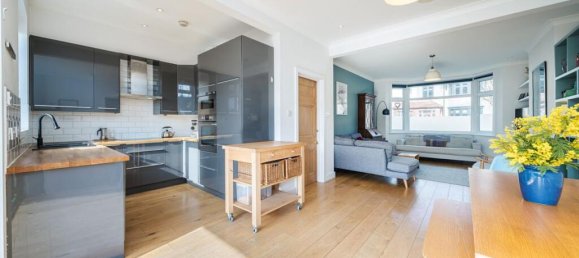 4 bedrooms House in Catford, United Kingdom No. 10158 3