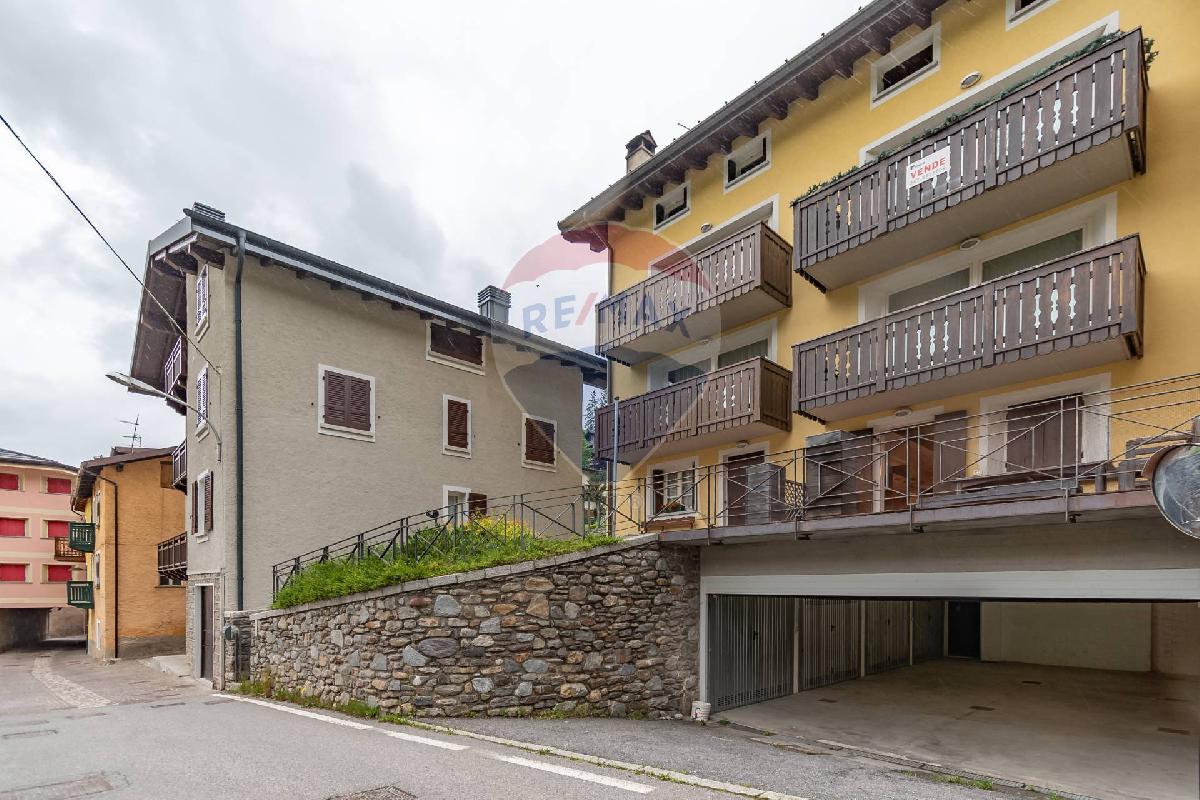 1 bedroom Apartment in Ponte di Legno, Italy No. 293500