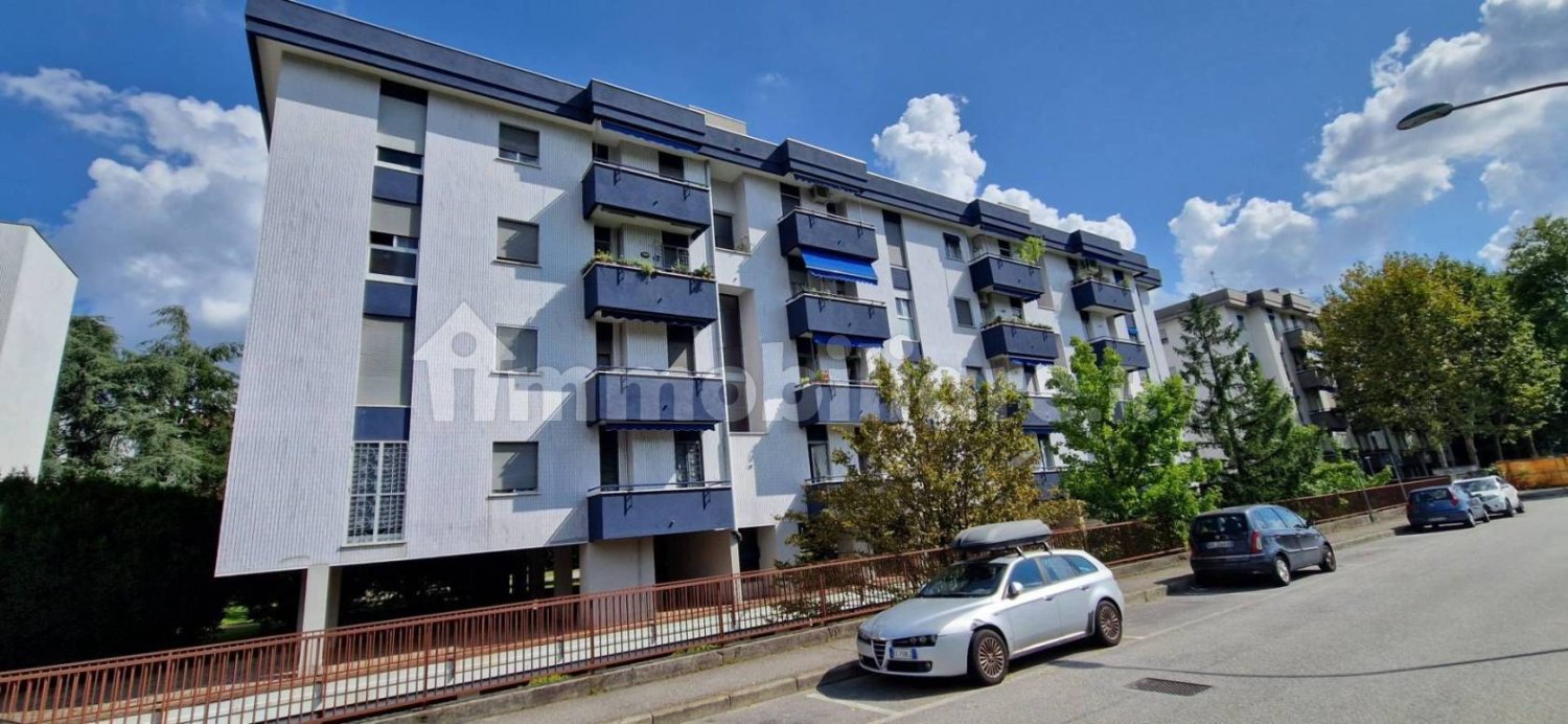 Квартира с 2 спальнями в Вимеркате, Италия № 350121