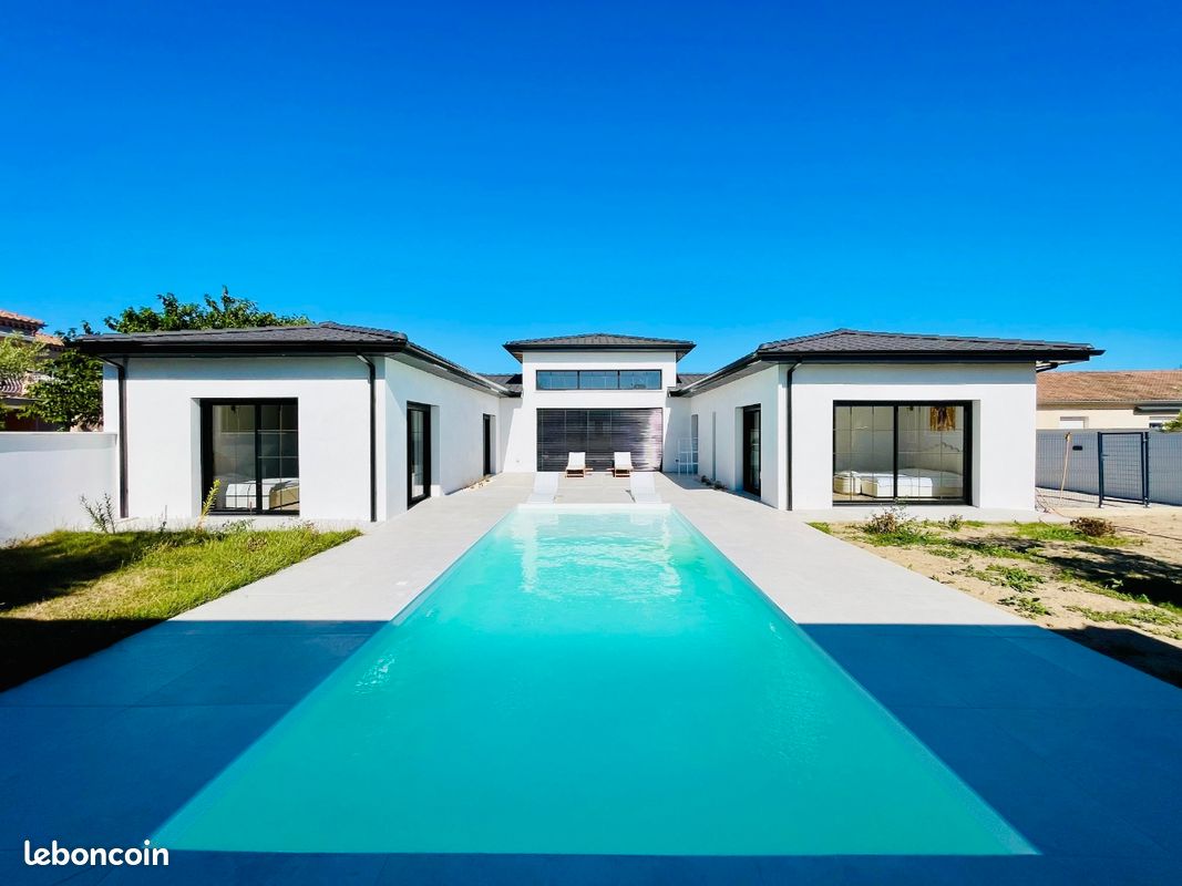 Casa de 3 dormitorios en Valence, France No. 337832