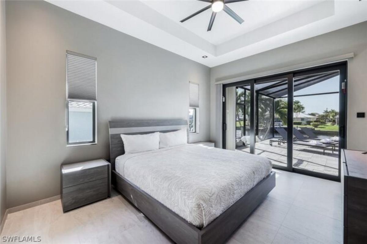 5 bedrooms House in Cape Coral, USA No. 429809