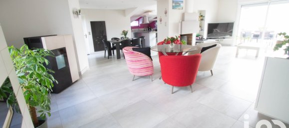 3 bedrooms House in Mauves-sur-Loire, France No. 100824 2