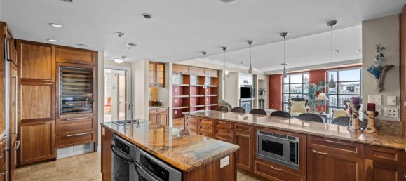 Кафе / ресторан с 3 спальнями в Денвер, США № 7 11