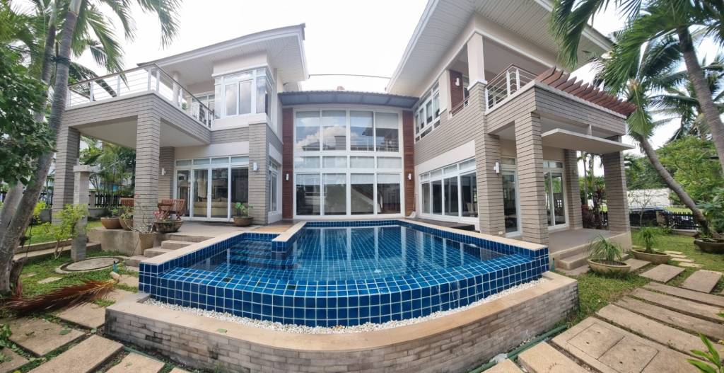 3 bedrooms Villa in Sattahip, Thailand No. 67654