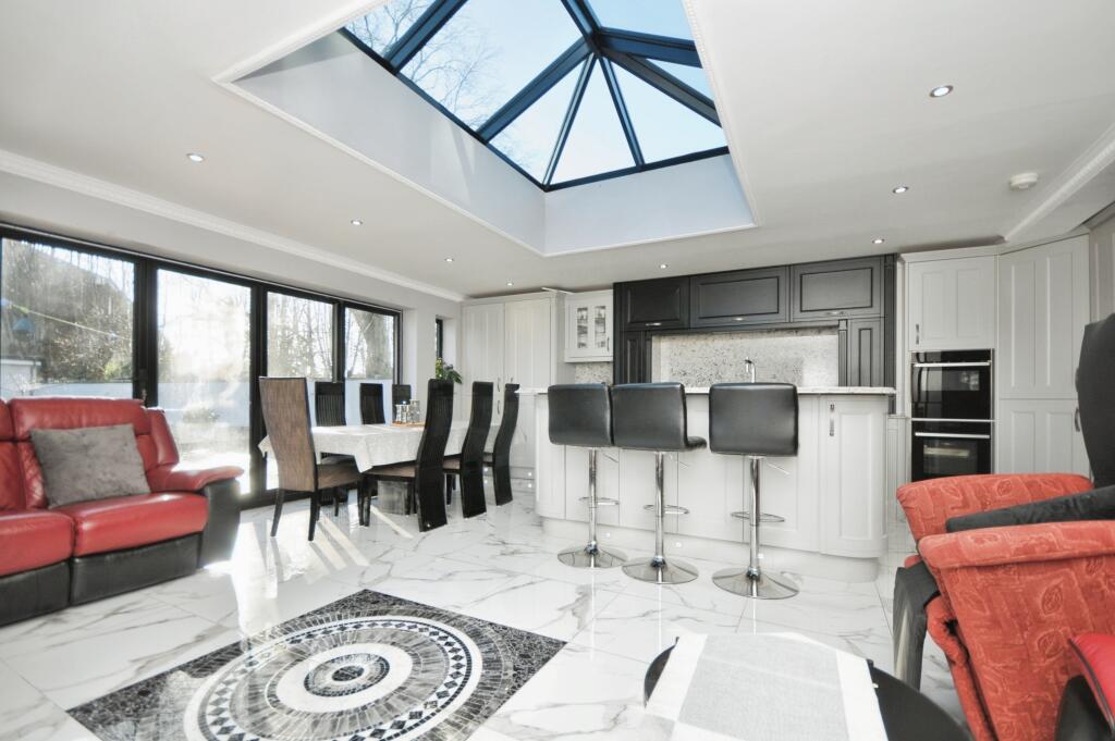 5 bedrooms House in Thornton Heath, United Kingdom No. 11571