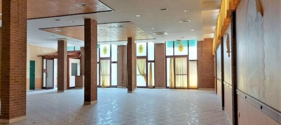 Gewerbliche Immobilie in Montecosaro, Italy 708m², Nr. 372709 5