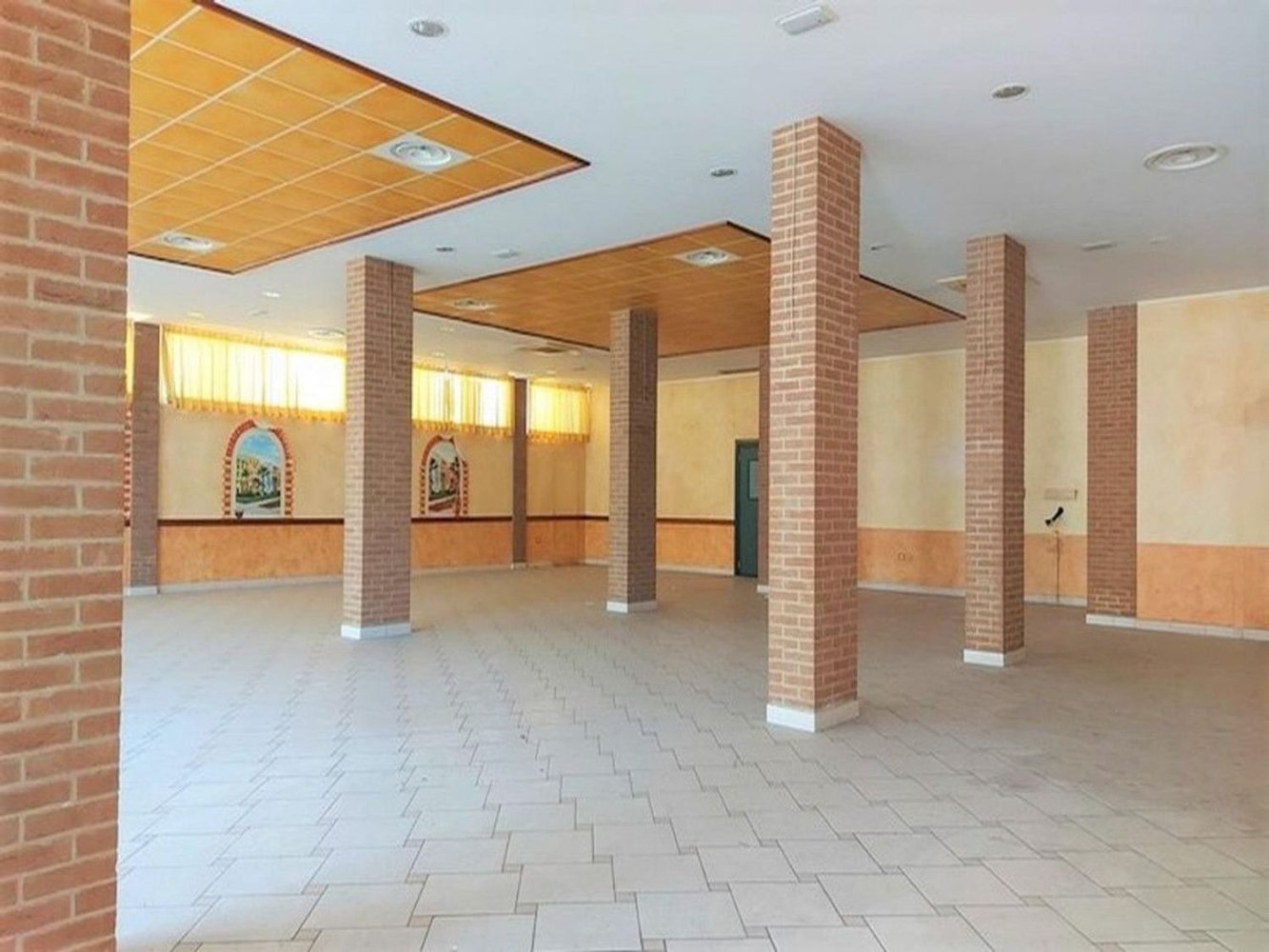 Gewerbliche Immobilie in Montecosaro, Italy 708m², Nr. 372709