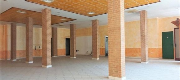 Gewerbliche Immobilie in Montecosaro, Italy 708m², Nr. 372709 3