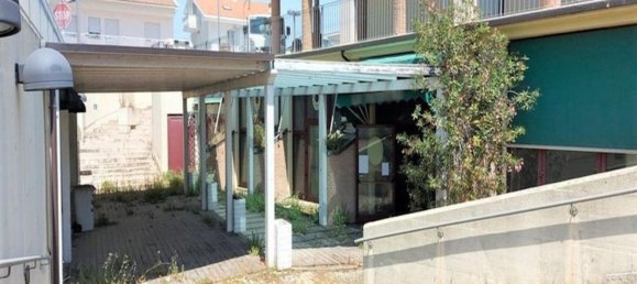 Gewerbliche Immobilie in Montecosaro, Italy 708m², Nr. 372709 14