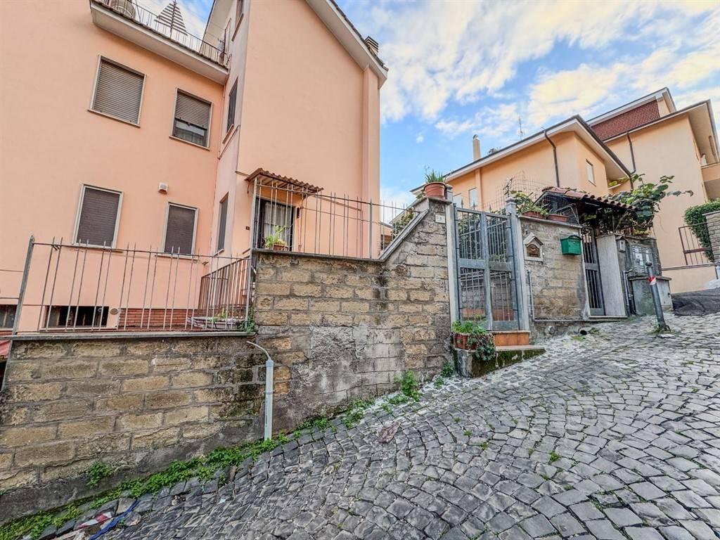 Квартира с 4 комнатами в Колонна, Италия № 29575