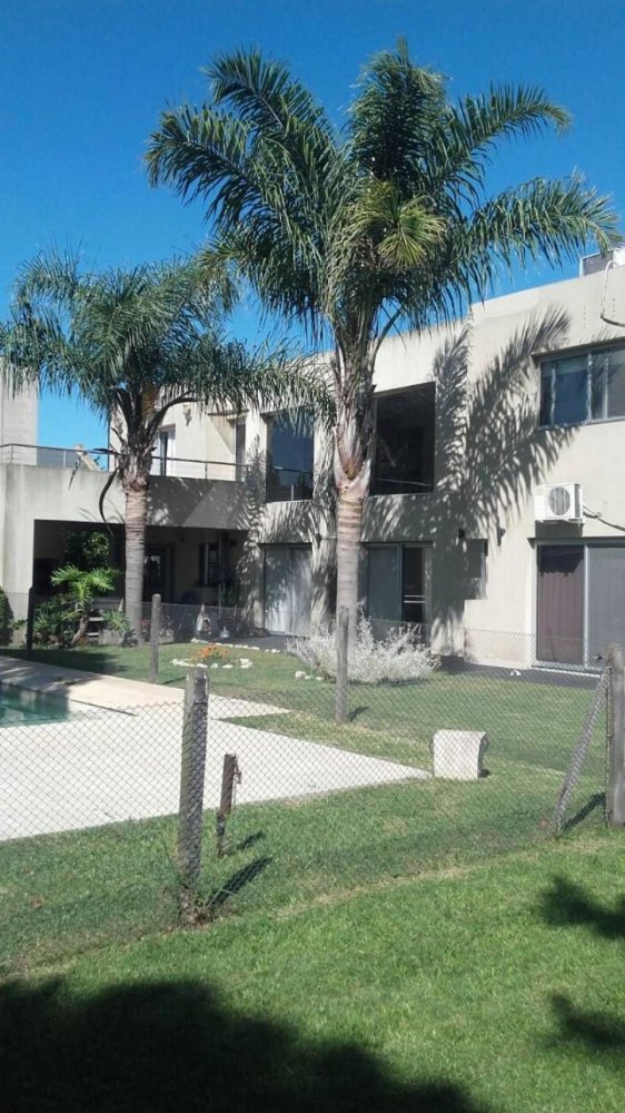 6 bedrooms House in Escobar, Argentina No. 57469