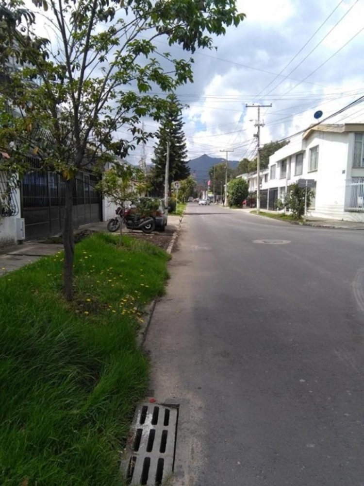 4 bedrooms House in Bogota, Colombia No. 13380