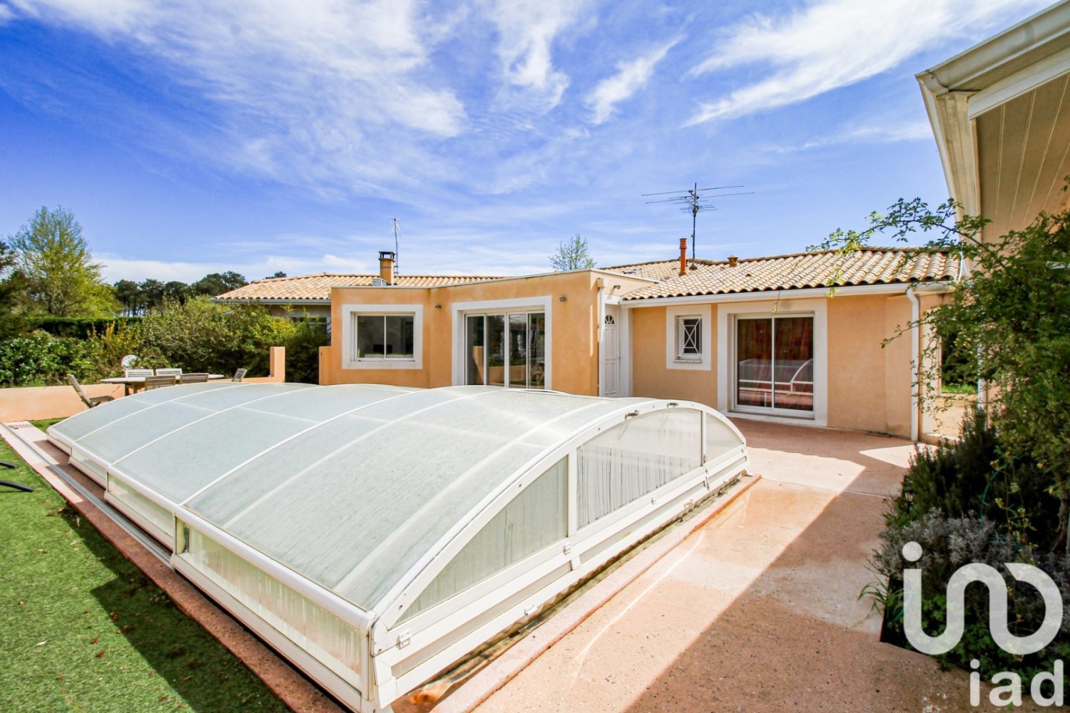 6 bedrooms Villa in Leognan, France No. 97828