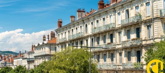 74m² Commercial property in Valence, France No. 303764 2