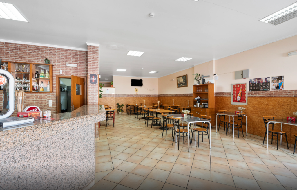 125m² Commercial property in Calheta, Portugal No. 278854