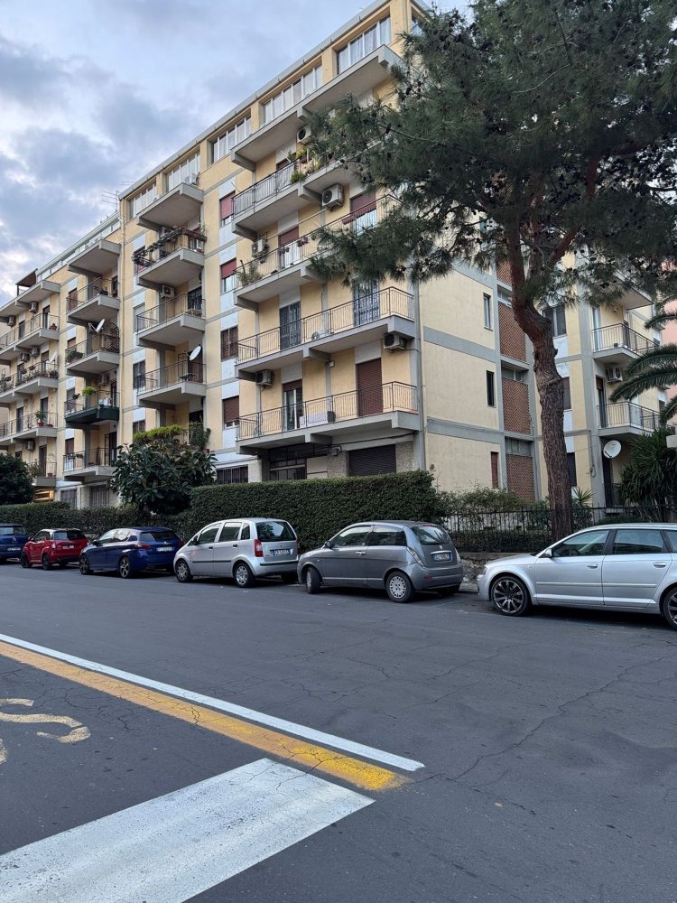 3-salle Appartement à Catania, Italy No. 46279