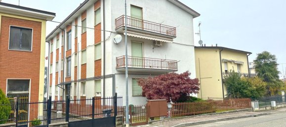 4 rooms Apartment in Ponte dell'Olio, Italy No. 85658 27
