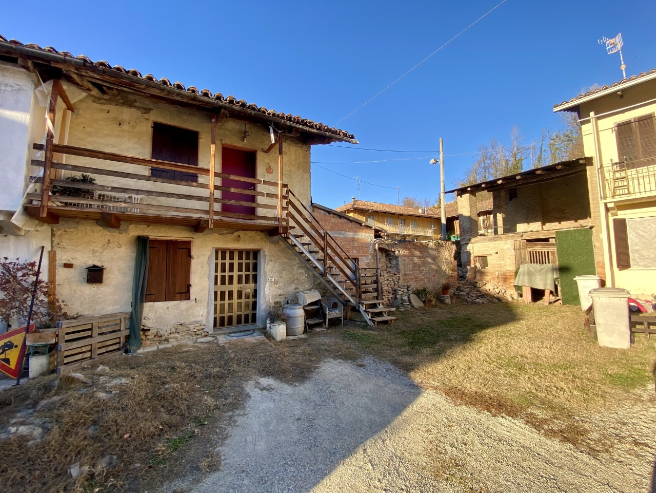 Дом с 2 комнатами в Диано д’Альба, Италия № 161353