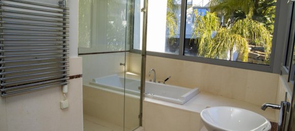 2 bedrooms Villa in Marbella, Spain No. 626 6