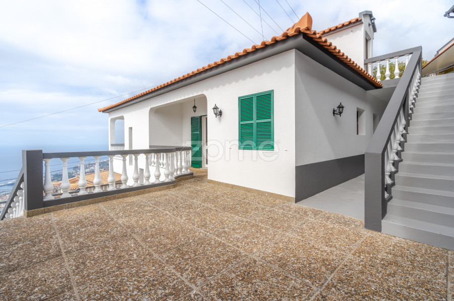 Дом с 4 спальнями в Фуншал, Португалия № 88298