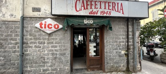 2 rooms Commercial property in Naples, Italy No. 351659 2