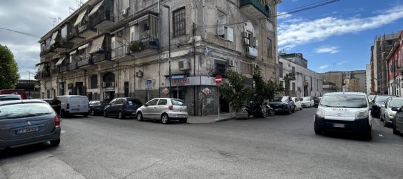 2 rooms Commercial property in Naples, Italy No. 351659 3