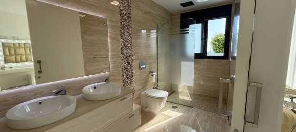 5 bedrooms Villa in San Miguel de Salinas, Spain No. 177213 23