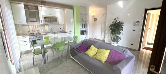 2-salle Appartement à Montesilvano, Italy No. 24018 4