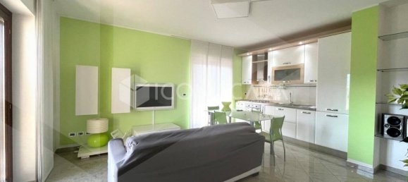 2-salle Appartement à Montesilvano, Italy No. 24018 13