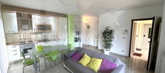 2-salle Appartement à Montesilvano, Italy No. 24018 11