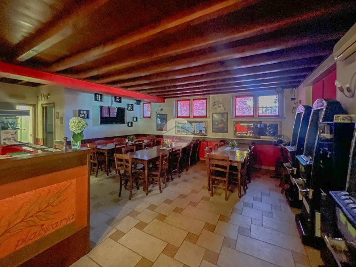 5-Zimmer Gewerbliche Immobilie in Bagnolo Cremasco, Italy, Nr. 337693