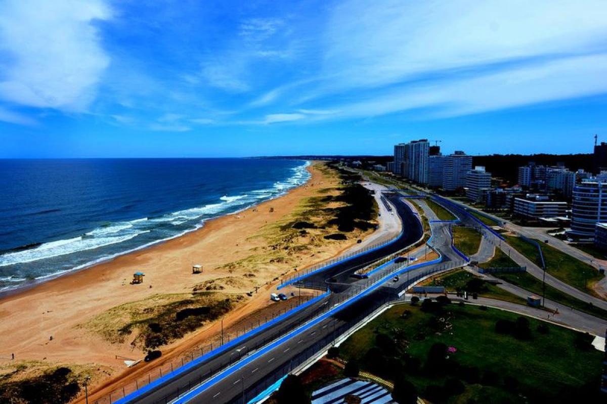 6 bedrooms Apartment in Maldonado, Uruguay No. 10625