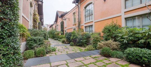 5 bedrooms Commercial property in Milan, Italy No. 240080 3