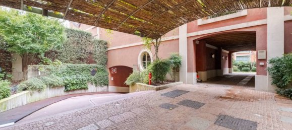 5 bedrooms Commercial property in Milan, Italy No. 240080 4