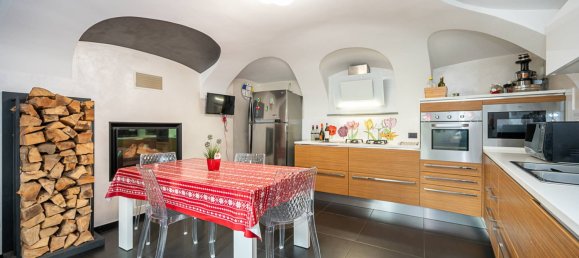 5 bedrooms House in Zimone, Italy No. 160312 10