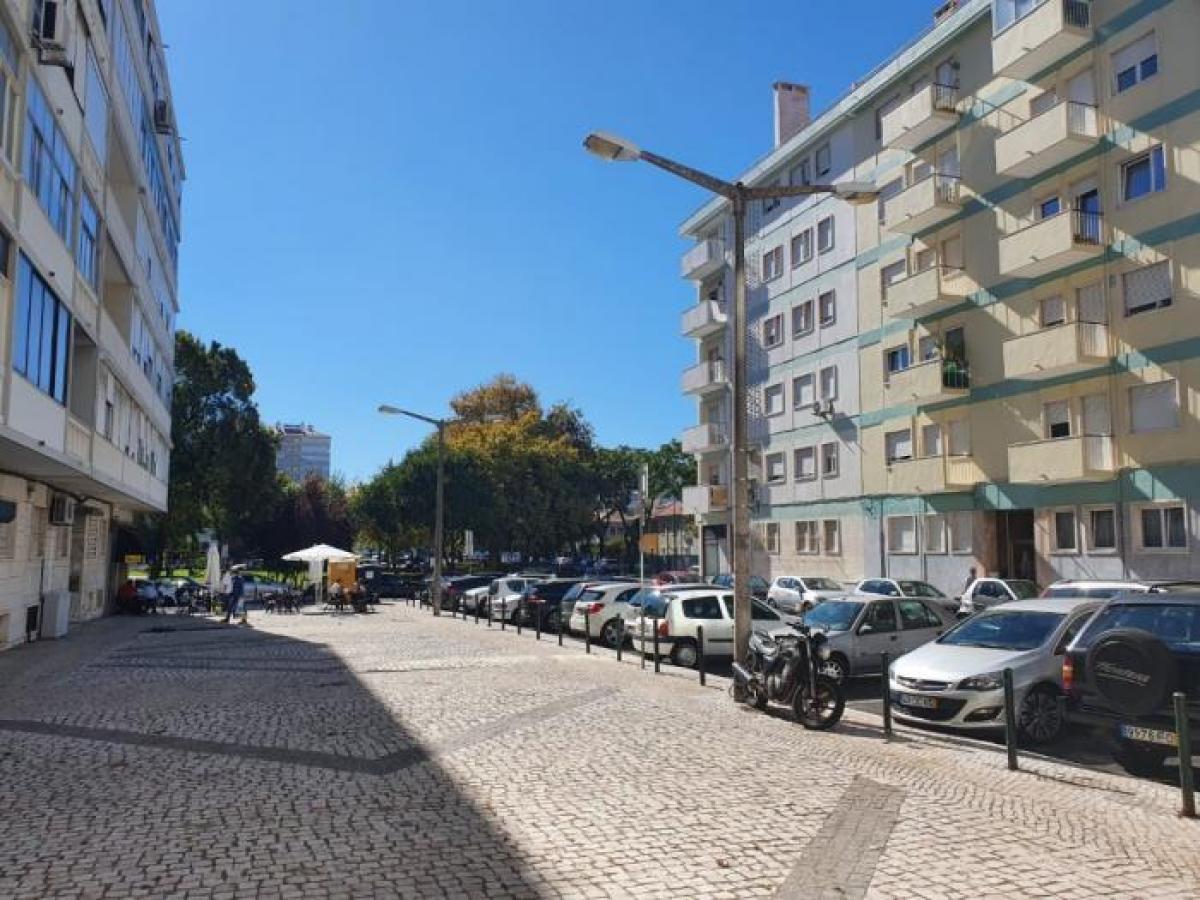 3 bedrooms Apartment in Lisbon, Portugal No. 5270