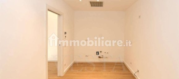 1 chambre Appartement à Milan, Italy No. 323766 8
