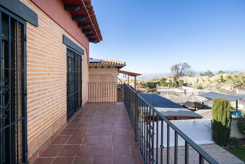 4 غرف نوم منزل في Jun, Spain رقم 225995