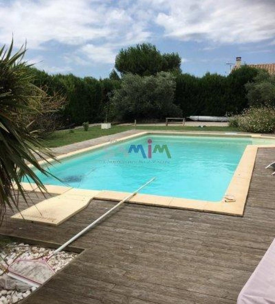 Casa de 4 dormitorios en Clarensac, France No. 30090