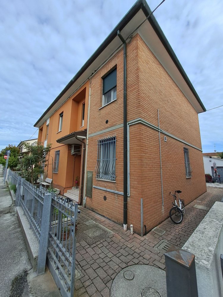 5 rooms Apartment in Ravenna, Italy No. 283029