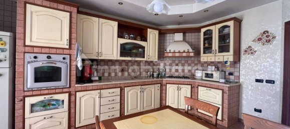 2 bedrooms Apartment in Naples, Italy No. 313535 3