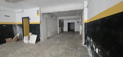 Propiedad comercial de 1 dormitorio en Santa Coloma de Gramenet, Spain No. 281861
