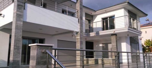 4 bedrooms Commercial property in Agios Tychonas, Cyprus No. 19147 2