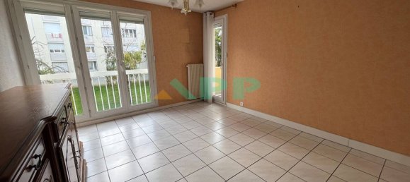 Apartamento de 2 dormitorios en Draveil, France No. 175034 3