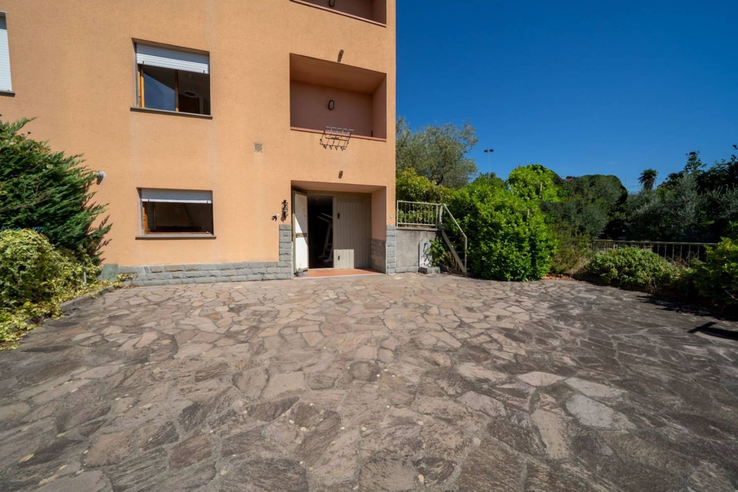 13 rooms House in Cavriglia, Italy No. 282451