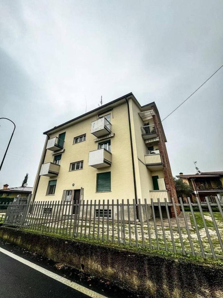 3غرفة شقة في Gardone Riviera, Italy رقم 40428