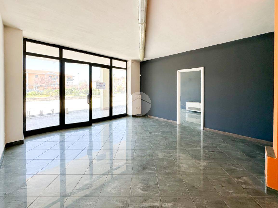 4 rooms Commercial property in Castiglione delle Stiviere, Italy No. 75784
