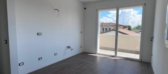 Квартира с 5 комнатами в Коппаро, Италия № 143820 25